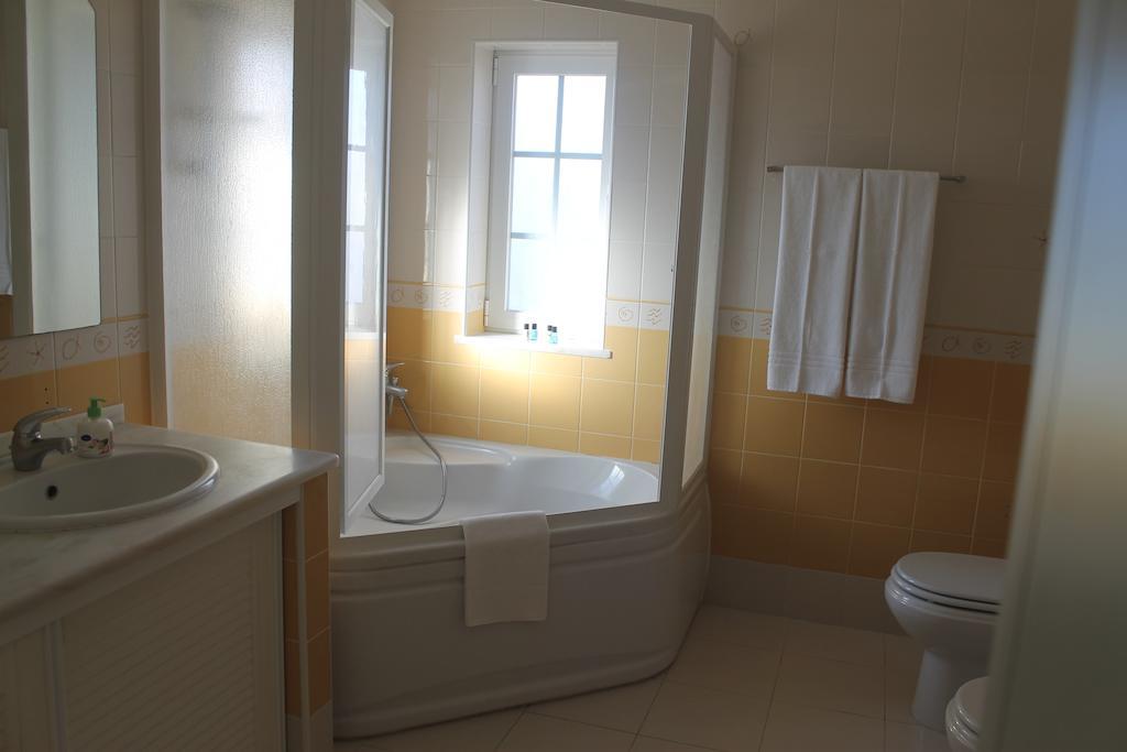 Casa Dos Cedros Lagos Quarto foto